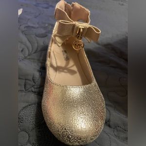 Michael Kors girl flats
